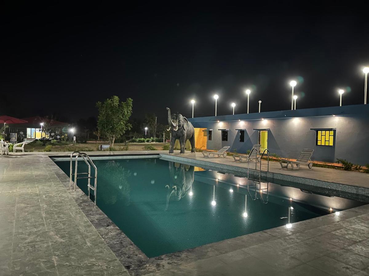Modhera Sunrise Resort - Tents Bhungas Jungle Restaurants & Candlelight Dining Kalri Exterior photo